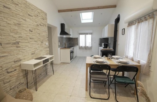 Orly Apartment | Maison pierre & poutres - Parking auto - Orly 10min
