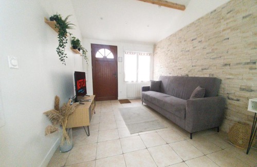 Orly Apartment | Maison pierre & poutres - Parking auto - Orly 10min