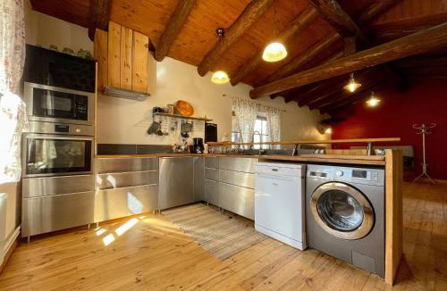 Arlempdes House | Maison pittoresque à Arlempdes avec cheminée et terrasse - FR-1-582-114