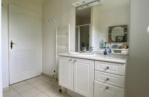 Dounoux House | Maison Plain-Pied à 10 min d'Epinal: Jardin Clos, BBQ, WIFI, Draps et Ménage Inclus - FR-1-589-606