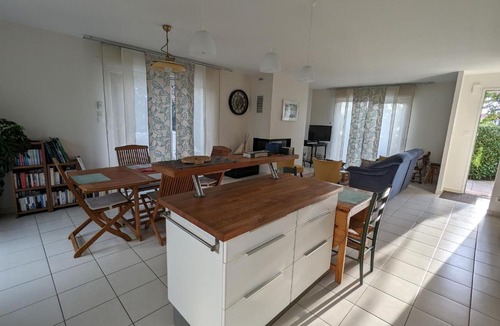 Dounoux House | Maison Plain-Pied à 10 min d'Epinal: Jardin Clos, BBQ, WIFI, Draps et Ménage Inclus - FR-1-589-606