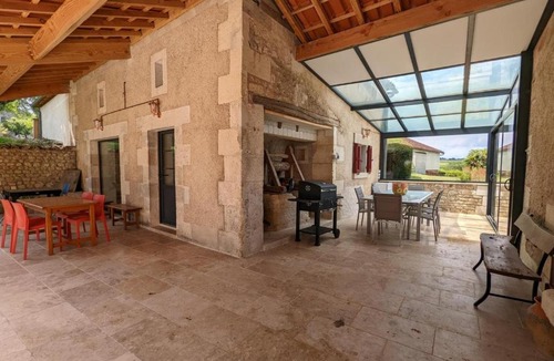 Val-des-Vignes House | Maison spacieuse avec piscine chauffée, jardin clos, terrasses, cheminée, et équipements bébé inclus. - FR-1-653-183