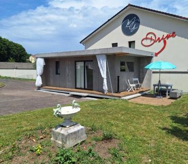 Toul Apartment | Maison studio, tiny house, parking privé, jardin