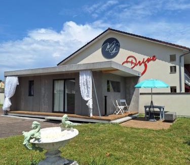 Toul Apartment | Maison studio, tiny house, parking privé, jardin