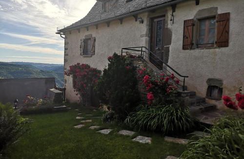 Saint-Parthem House | Maison tout confort calme vallée du Lot proche de Conques en Aveyron
