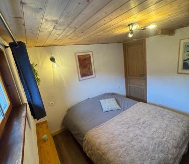 Montperreux Apartment | Maison Vue Lac Saint-Point 2 Appartements & Jardin