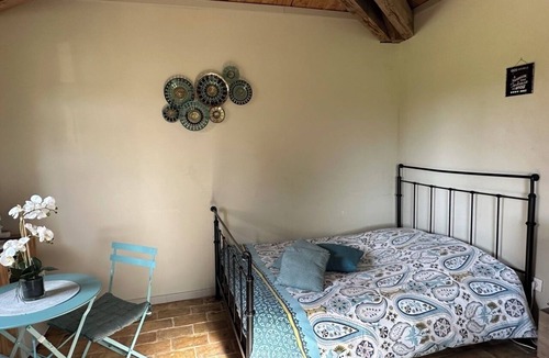 Chateauneuf-du-Rhone House | Maisonnette indépendante au calme - Quiet independent tiny-house - large garden