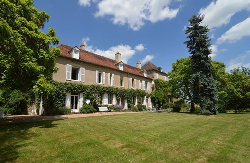 Champvert Villa | Mansion in Champvert with Pond View Terrace