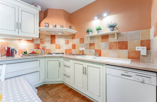 Crillon-le-Brave House | Mas de Vacances 'Fanny' with Mountain View, Wi-Fi, and Air Conditioning
