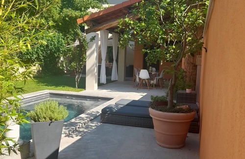 Carpentras House | Mas de ville with swimming pool in a green cocoon - Industrial spirit