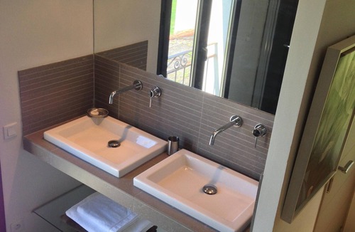 Cairanne House | Mas des Akènes (2 gites for 2 people, children not admitted)
