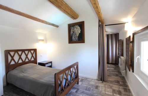 Caromb House | Mas des Glycines " Between vineyards and village