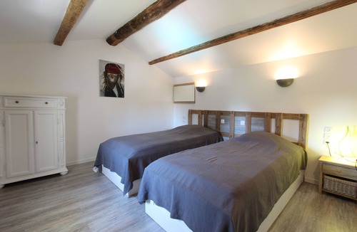Caromb House | Mas des Glycines " Between vineyards and village