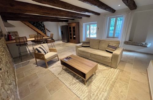 Mornas House | Mas en Pierre du Xvième Rénové au Cœur de la Provence, Nature et Calme Garantis