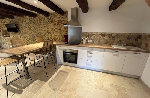 Mornas House | Mas en Pierre du Xvième Rénové au Cœur de la Provence, Nature et Calme Garantis