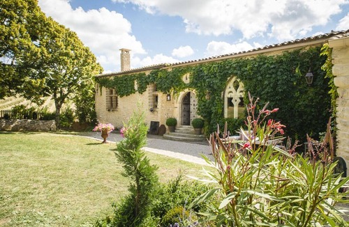 Ferrassieres House | Mas en Provence with heated saltwater swimming pool & jacuzzi & boules court.