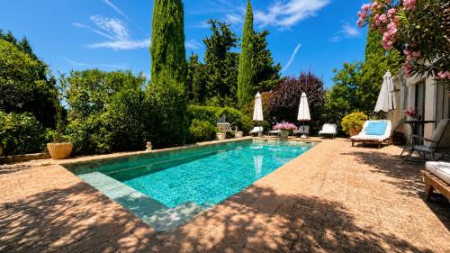 Vacqueyras Bed & Breakfast | Mas L EPICURE- Charming Provence B&B, Apartment, Pool & Vines