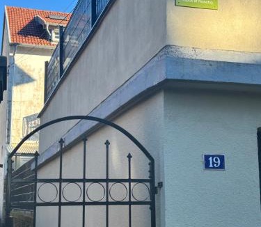 Luxeuil-les-Bains Apartment | Meublés et jardin - Plancha