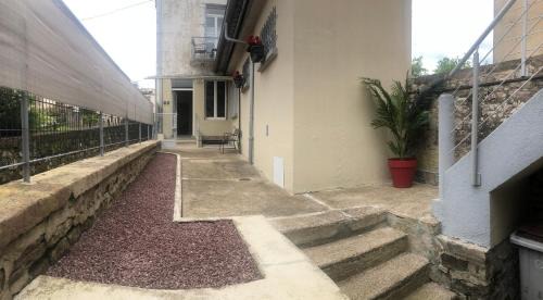 Luxeuil-les-Bains Apartment | Meublés et jardin - Plancha