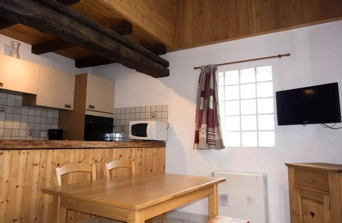 Bessans Apartment | Mezzanine Studio - Sleeps 4