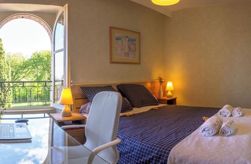Auch Bed & Breakfast | Middle room with shared bathroom