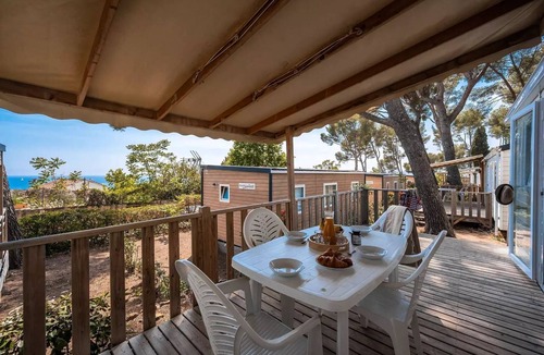 Chassey-les-Montbozon House | Mobil-home | Premium | 3 Bedrooms | 6 sleeps | Raised terrace | A/C