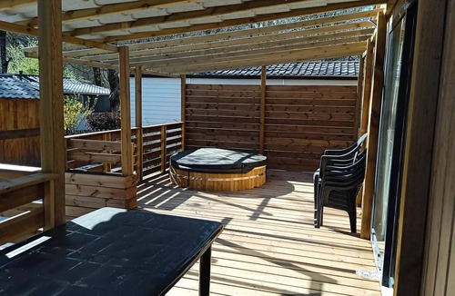 Savignac-les-Ormeaux Ski Chalet | Mobil-home SPA Premium 40m² - 2 bedrooms + Covered terrace + Reversible air conditioning + TV 4 persons