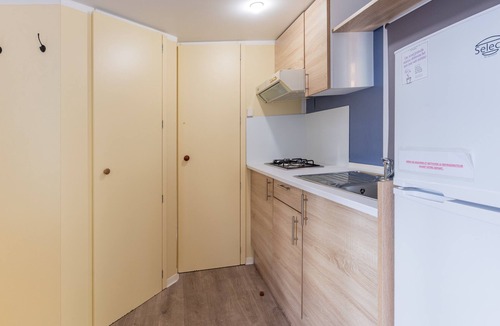 Lavilledieu RV Rental | Mobile Home 'A - 1-6 Pers' with Shared Pool, Private Terrace and Shared Garden