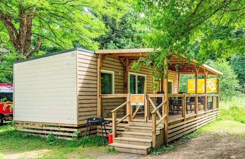 Bonnal House | Mobile Home | Comfort | 3 Bedrooms | 6 Guests | Raised Deck | A/C