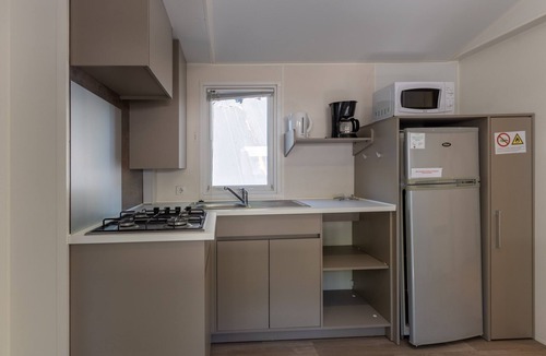 Lavilledieu RV Rental | Mobile Home 'Confort A - 1-8 Pers' with Shared Pool, Private Terrace and Shared Garden