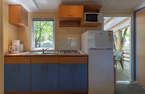 Lavilledieu RV Rental | Mobile Home 'Confort A - 1-6 Pers' with Shared Pool, Private Terrace and Shared Garden
