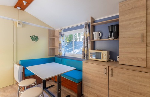 Lavilledieu RV Rental | Mobile Home 'Mobil-home C - 1-6 Pers' with Shared Pool, Private Terrace and Shared Garden