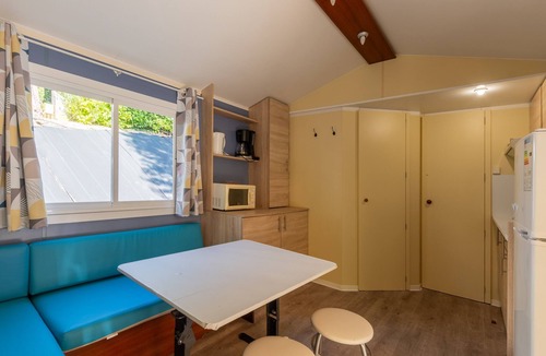 Lavilledieu RV Rental | Mobile Home 'Mobil-home C - 1-6 Pers' with Shared Pool, Private Terrace and Shared Garden