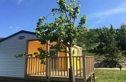 Rosans House | Mobilheim Komfort "Poppy's" 22m2 - 2 Schlafzimmer - überdachte Terrasse 4 Personen