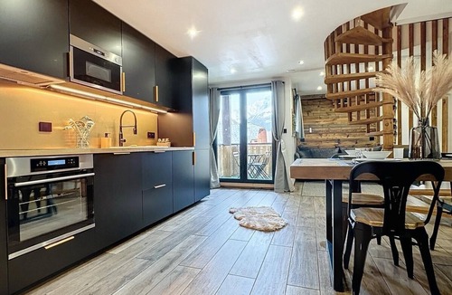 Les Houches Apartment | Modern 2BR Apt Mountain Views & Private Parking
