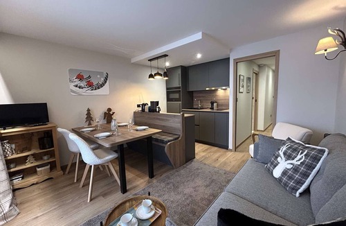 Meribel Centre Apartment | Modern apartment, near slopes, 4 ppl, Wi-Fi, linen included