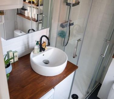 Louis Bertrand-Mirabeau-Semard Apartment | Modern Cosy Studio