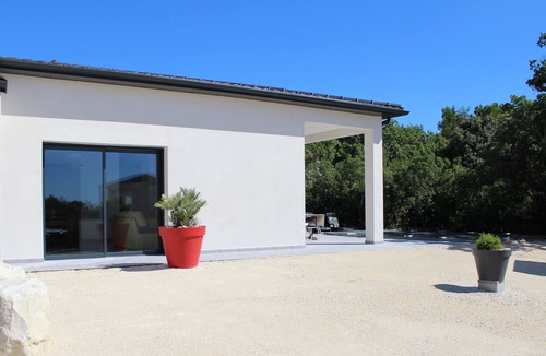La Garde-Adhemar House | Modern design house with pool in Drome Provençale