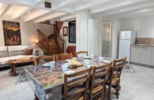 Vals-pres-le-Puy Cottage | Modern family house near Puy-en-Velay with Wifi