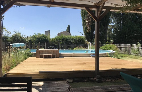 Sainte-Cecile-les-Vignes Villa | Modern villa - ideal for families - secure swimming pool garden - children's play area