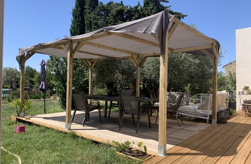 Sainte-Cecile-les-Vignes Villa | Modern villa - ideal for families - secure swimming pool garden - children's play area
