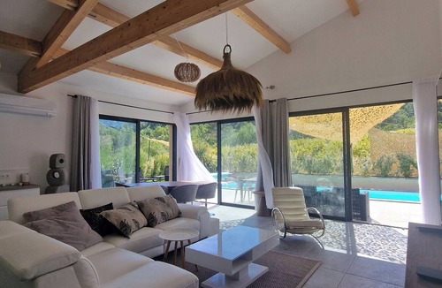 Pierrelongue Villa | Modern loft villa with terrace and swimming pool, unobstructed view of nature
