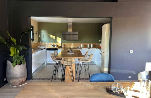 Puget House | Modern loft with pool near Lourmarin