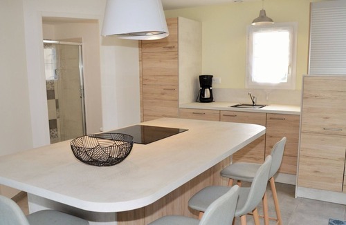 Amboise Cottage | Modern rental in Amboise with pool, garden, and wifi