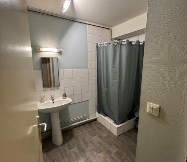 Up 1.5 Saint-Ferreol Apartment | Modern Studio with Large Terrace in Quartier des Tilleroyes, Besançon