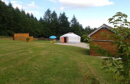 Magnien Cottage | Mongolian yurt, on the edge of a forest and a hiking trail