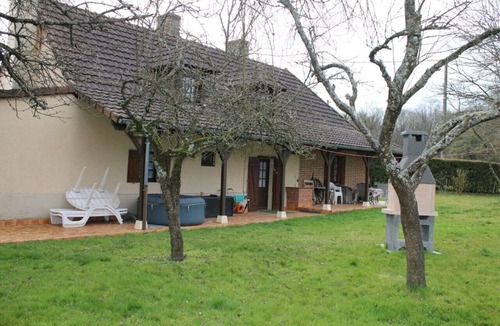 La Chapelle-Naude House | Moni's Cottage, vacation home in the middle of nature