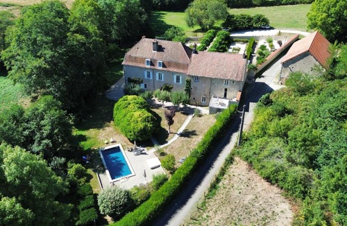 Autun Bed & Breakfast | Moulin Renaudiots - Piscine, Nature & Parc Naturel du Morvan