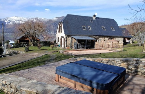Saint-Pastous Ski Chalet | MOUNTAIN CHALET WITH JACUZZI