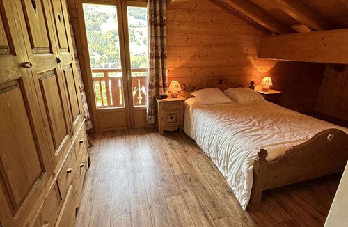 Beaufort Ski Chalet | Mountain feel chalet - 10 guests
